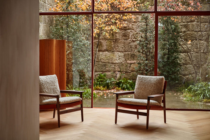 SELA LOUNGE CHAIR - WIDE ARMS