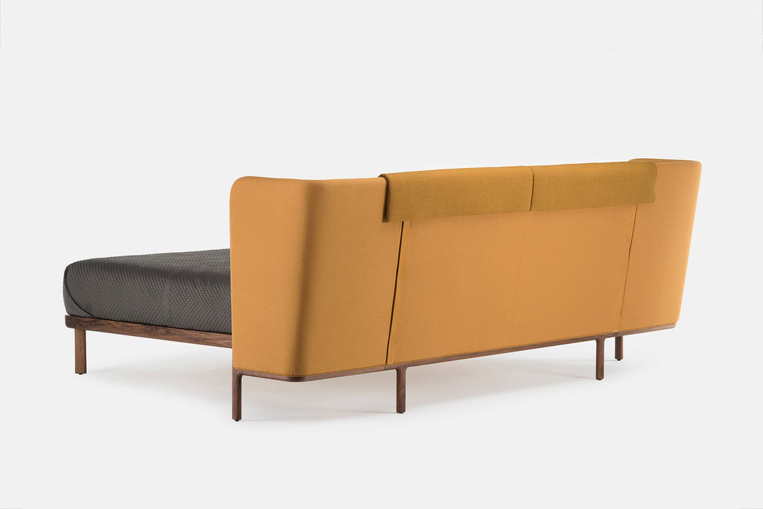 DANISH OILED WALNUT & VIDAR 2 472 (SHELL) & CANVAS 424 (CUSHION)